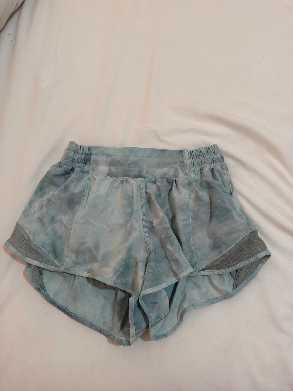 lululemon athletica Women's Pale Blue Tie-Dye Run Shorts